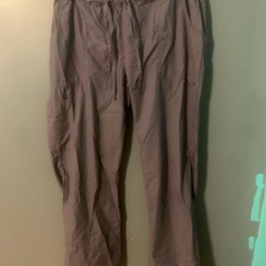 Divine scrub pants. Size XL. Gray. Good condition.